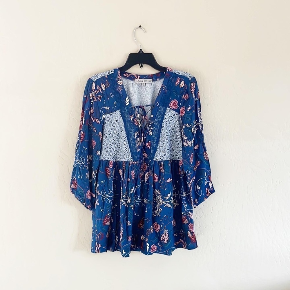 🌿Final Sale Almost Famous Floral‎ Lace Up Neckline Top